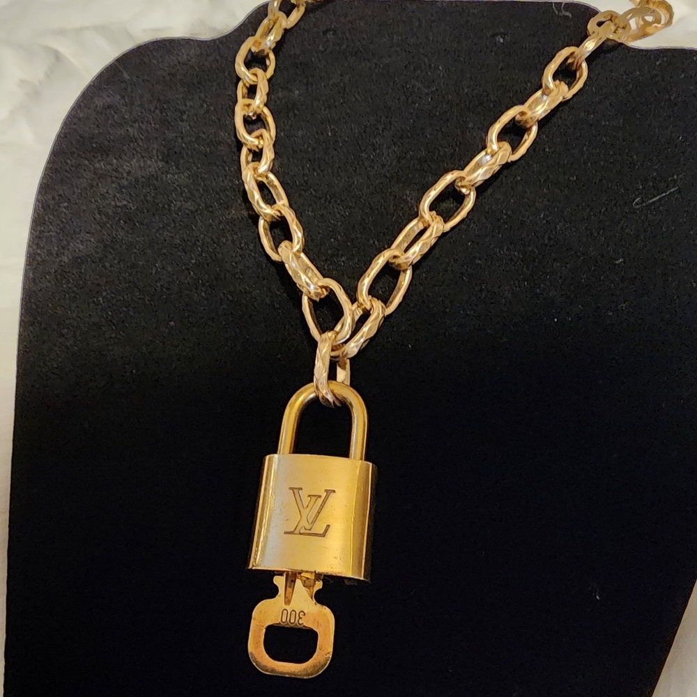 Louis Vuitton Lock and Key # 300 with chain